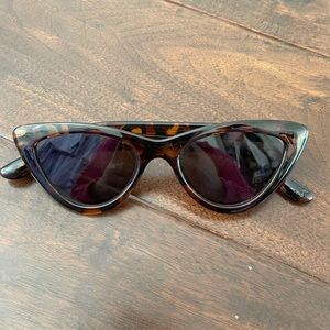 Tortoise Shell Cat-Eye sunglasses